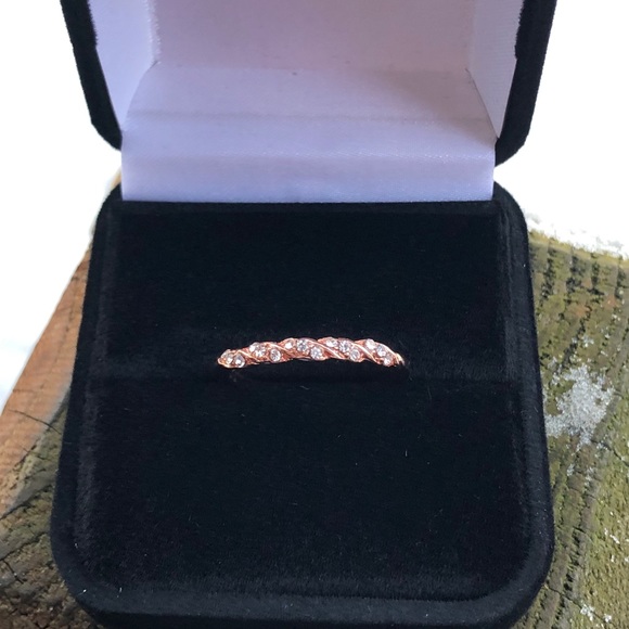 DAINTY ROSE GOLD TWIST RING - Picture 2 of 4